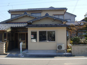 店舗付住宅の、店舗部分が手ぜまになってきたため増築しました。